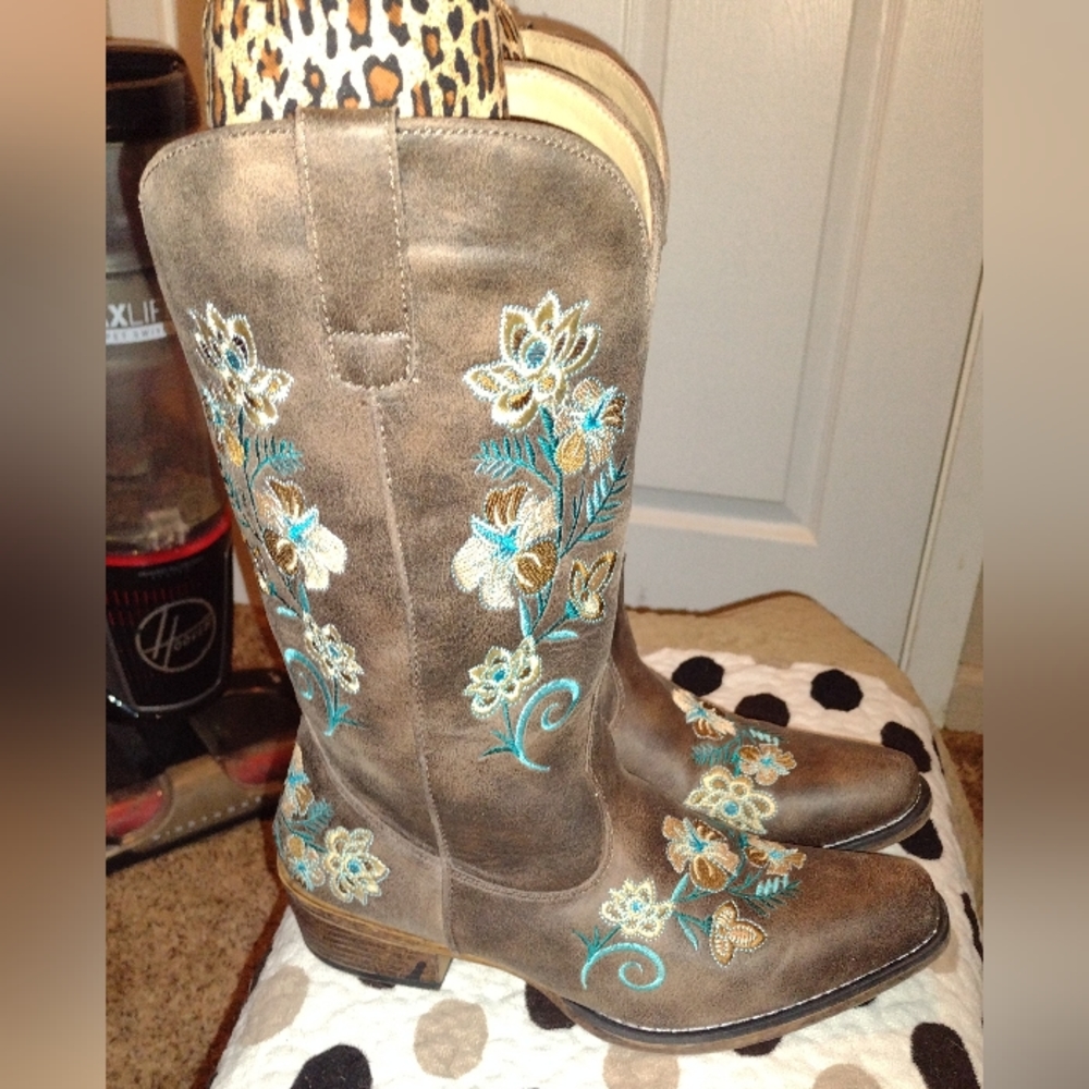 SZ  9.5 Roper boots